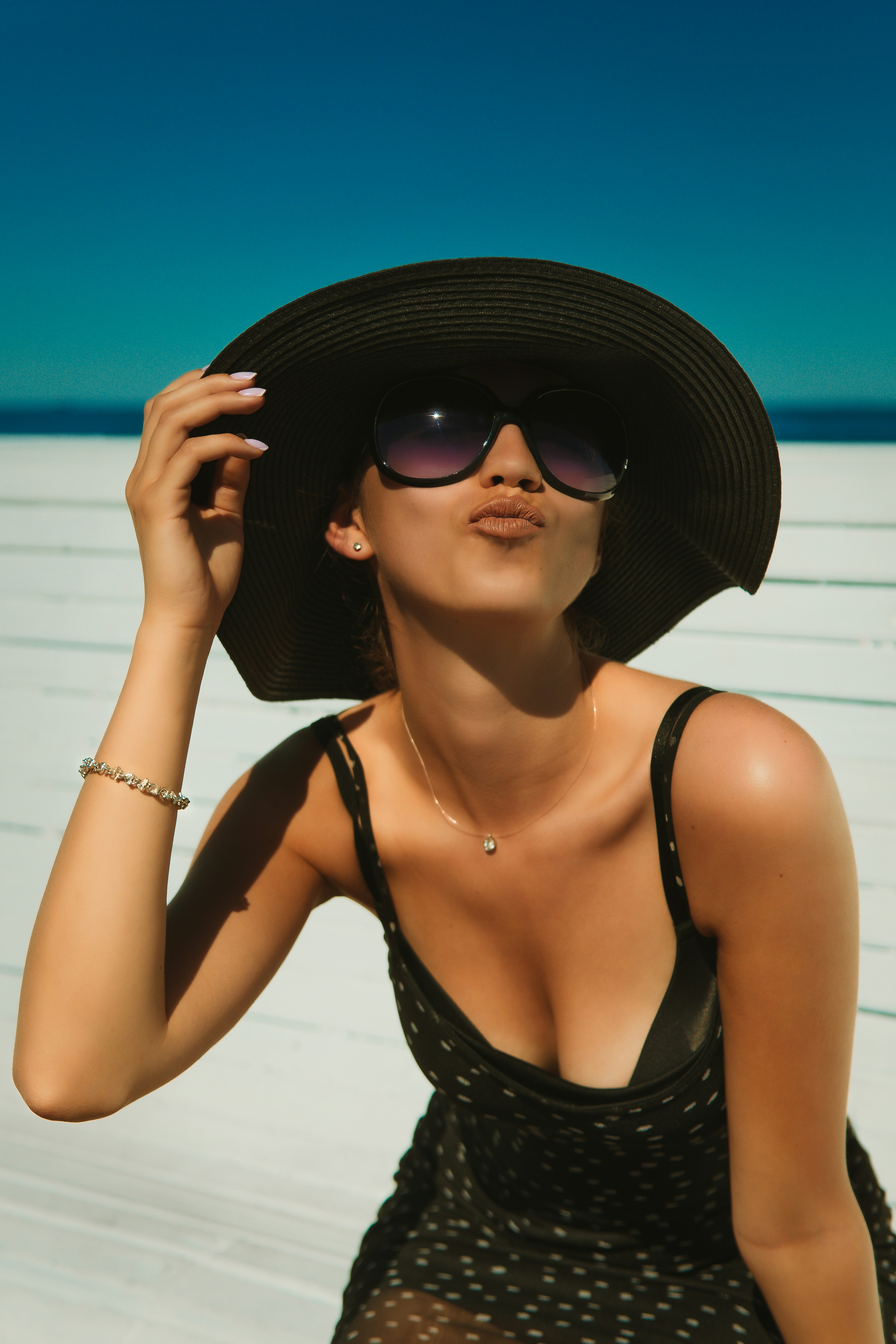 Casual Glamour marcin sajur aWM9NKOx8AU unsplash