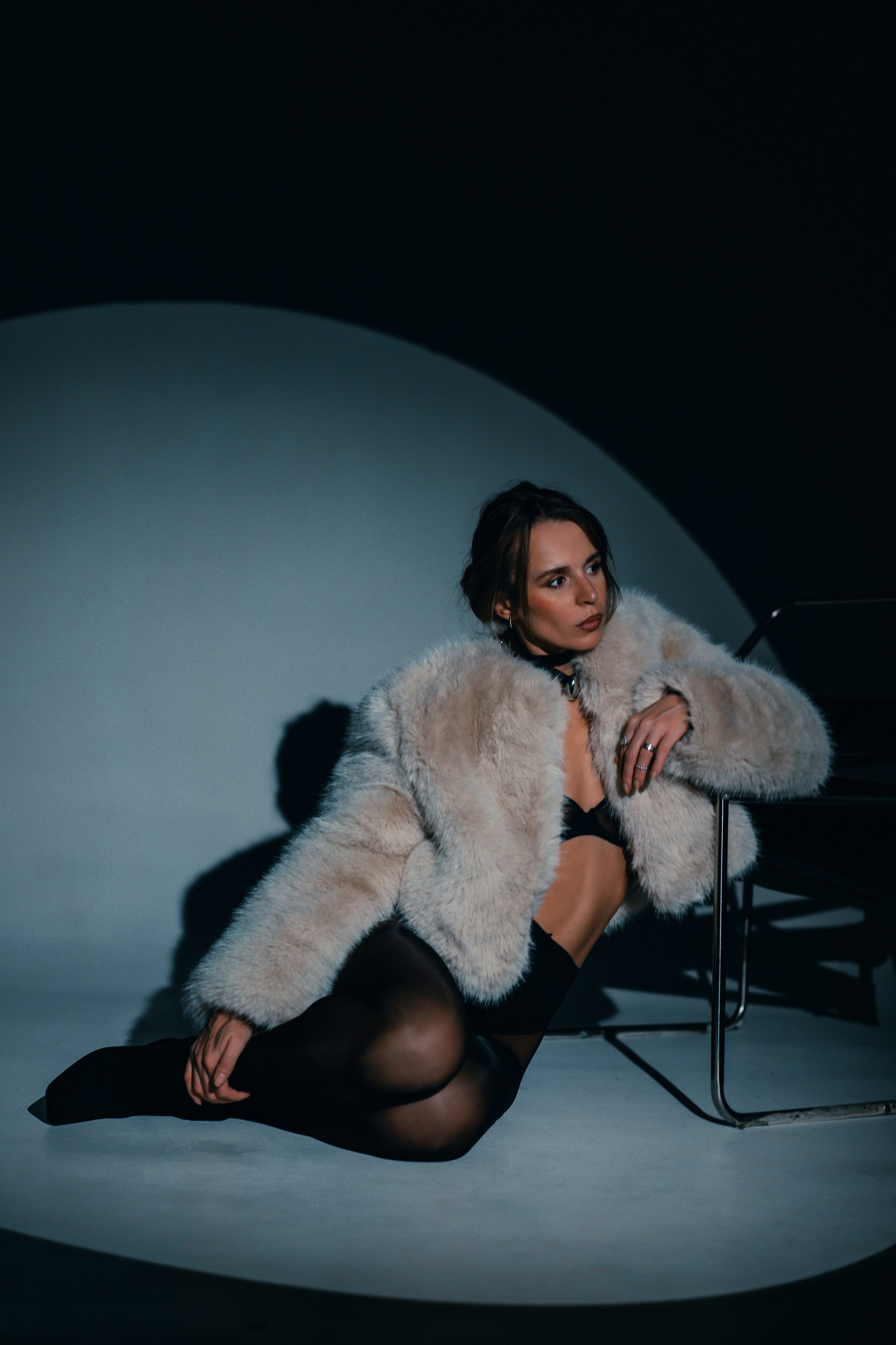 Sexy Glamour roman manshin BlrGcnXgROg unsplash